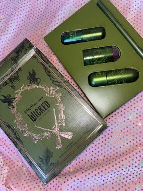 r.e.m. beauty Wicked Lip Trio - Green